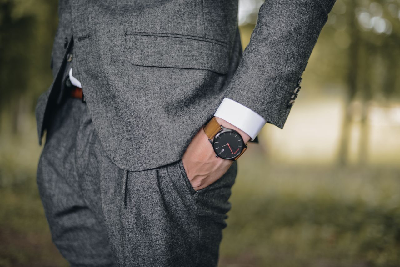 Mastering the First Impression: Your intriguing post title goes here Close-up of a man in a tailored suit wearing an elegant wristwatch outdoors, exuding fashion and sophistication.